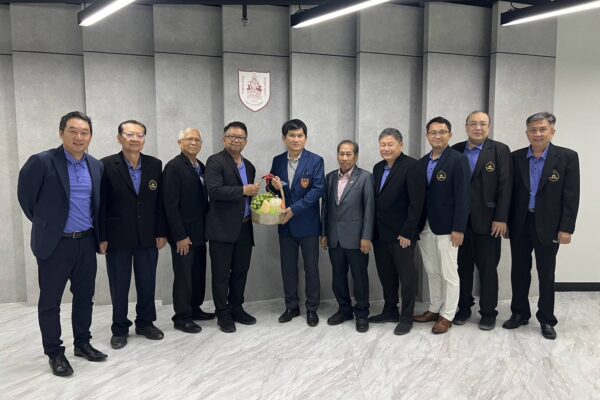 รศ.ดร.วีรเชษฐ์ ขันเงิน ประธานชมรม 3 พระจอมเข้าพบนายกฯ วิศวกรรมสถานแห่งประเทศไทย (วสท)